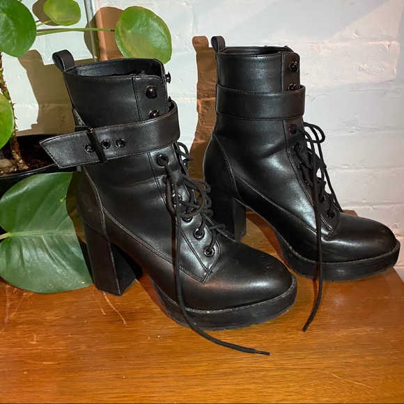 UO Kennedy heeled lace up boots. - Picture 4 of 6